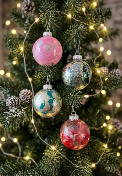 Christmas Ornament Marbling with Nail Polish Workshop with Wilma