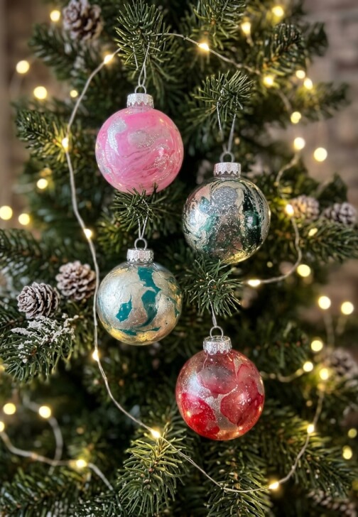 Christmas Ornament Marbling with Nail Polish Workshop with Wilma