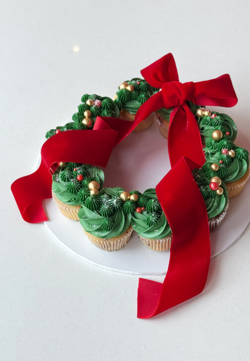 Christmas Wreath Cake Decorating and Sip Class