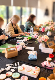 Christmas Candle Cake Decorating Workshop