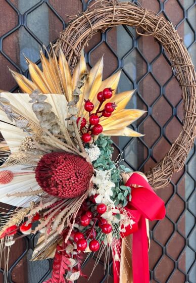Christmas Floral Wreath. Workshop