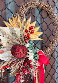 Christmas Floral Wreath. Workshop