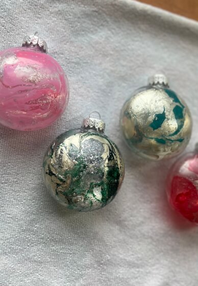 Christmas Ornament Marbling with Nail Polish Workshop with Wilma