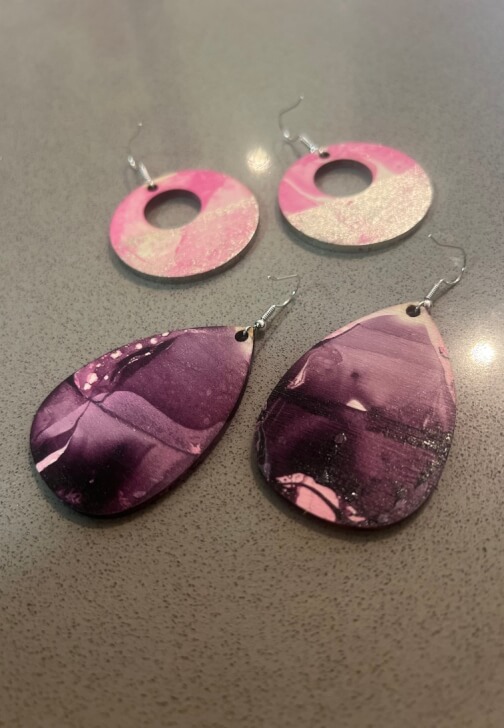 Christmas Ornament Marbling with Nail Polish Workshop with Wilma