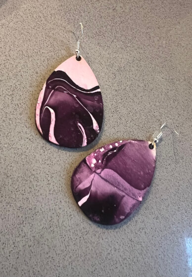 Christmas Ornament Marbling with Nail Polish Workshop with Wilma