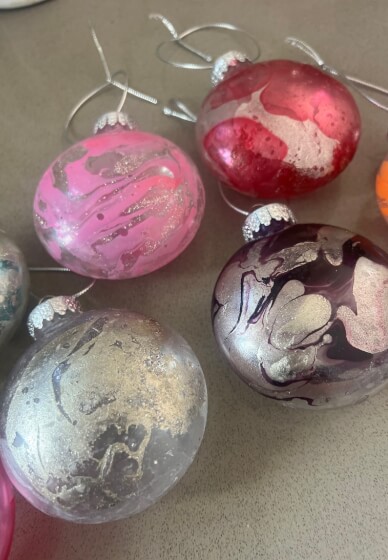 Christmas Ornament Marbling with Nail Polish Workshop with Wilma