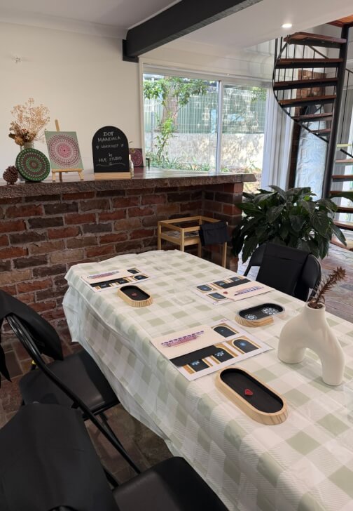 Painting class in Springwood