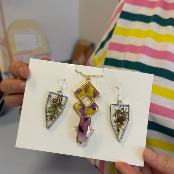 Resin Jewellery Making Class review by Barbara Mifsud - Sydney